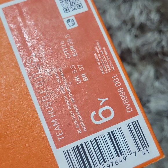 Nike new Black and Pink Sneakers - Picture 7 of 7